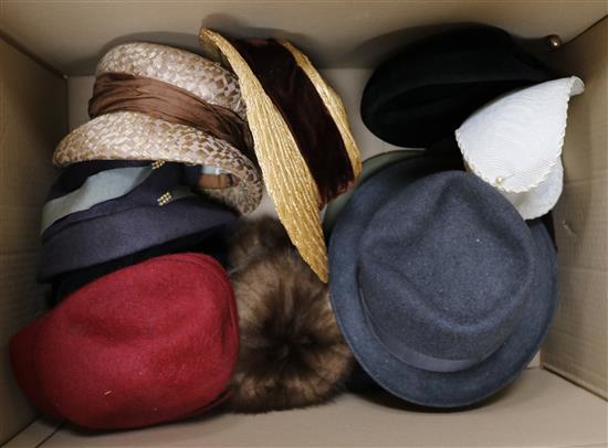 A box of 1930s/40s/50s hats